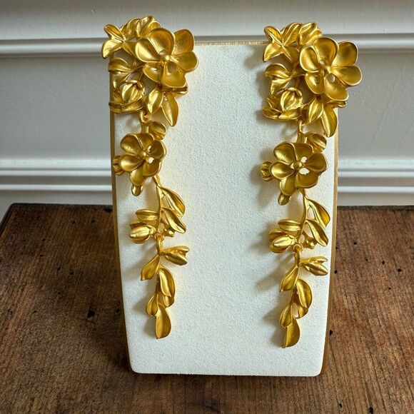 Bold Gold Tone Flower Floral Dangle Statement Earrings 4.5” Long - Picture 1 of 6